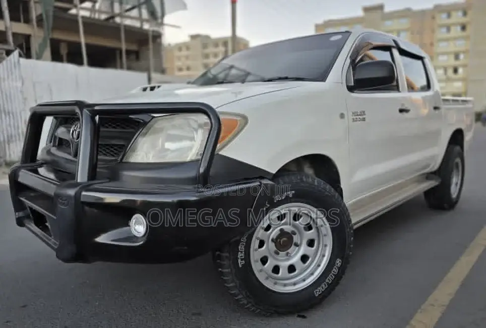Toyota Hilux 2006 White