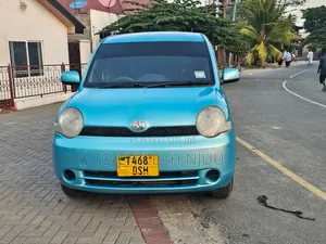 Toyota Sienta 2004 Blue