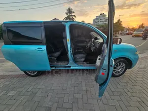 Toyota Sienta 2004 Blue