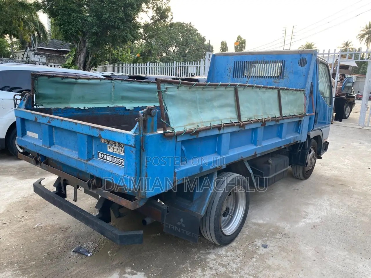 Mitsubishi Center 2001 Blue