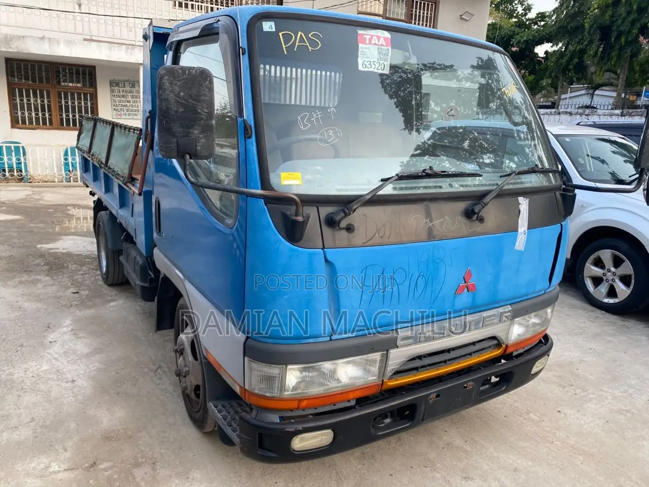 Mitsubishi Center 2001 Blue