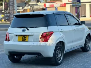 Toyota IST 2004 White