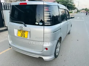 Toyota Sienta 2005 Blue