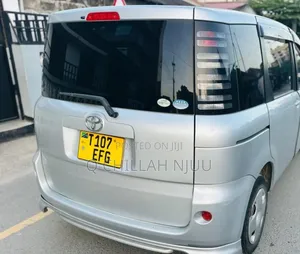 Toyota Sienta 2005 Blue