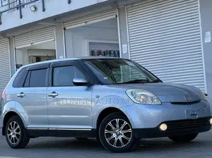 Mazda Verisa 2010 Silver