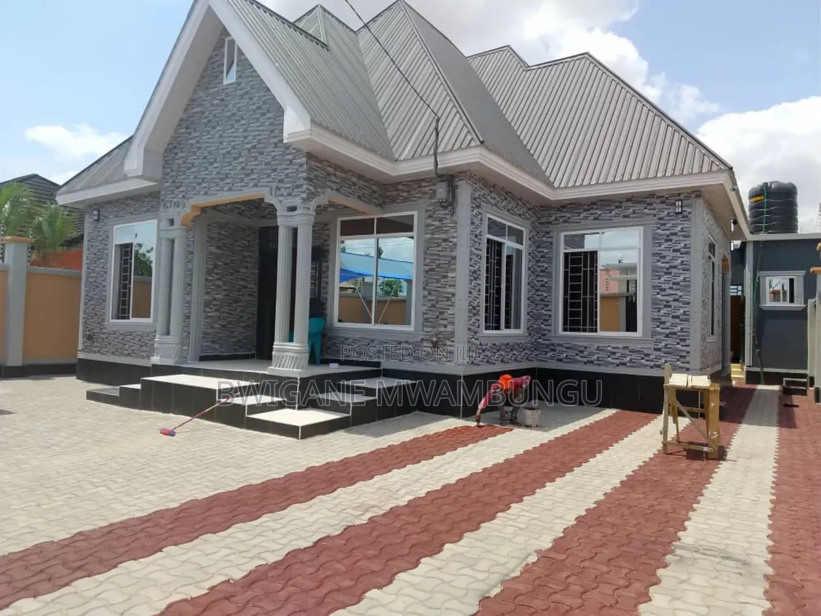 5bdrm Mansion in Matitu Stend, Charambe for sale