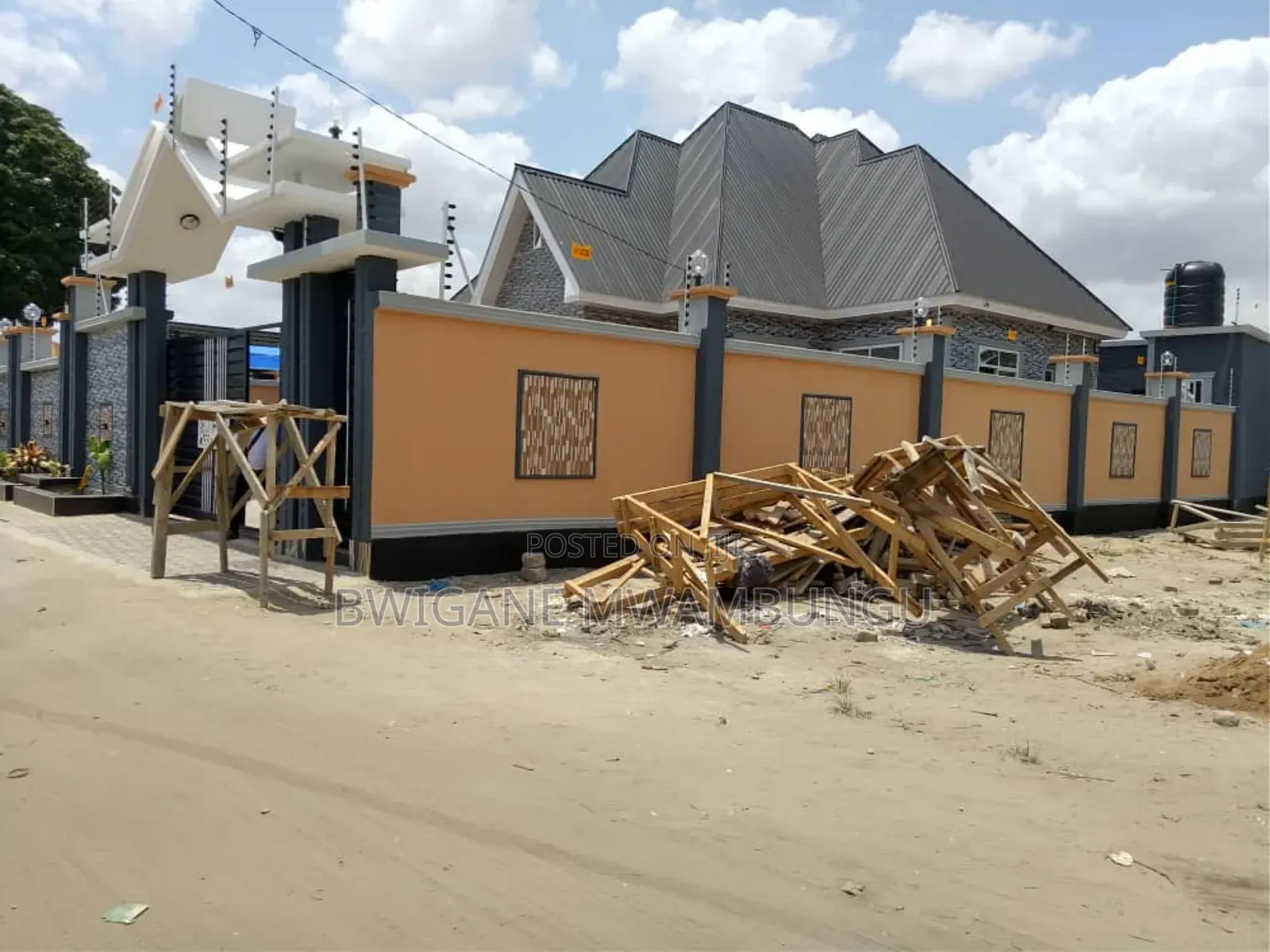 5bdrm Mansion in Matitu Stend, Charambe for sale
