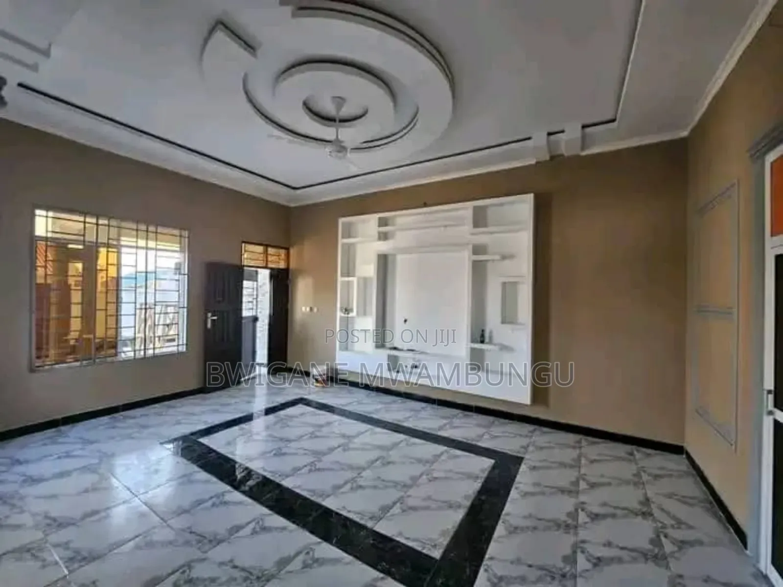 5bdrm Mansion in Matitu Stend, Charambe for sale