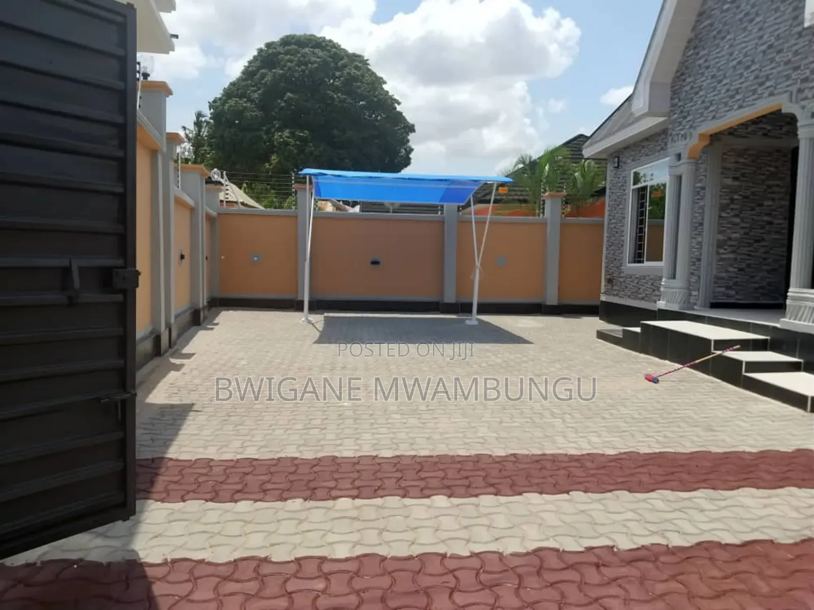 5bdrm Mansion in Matitu Stend, Charambe for sale