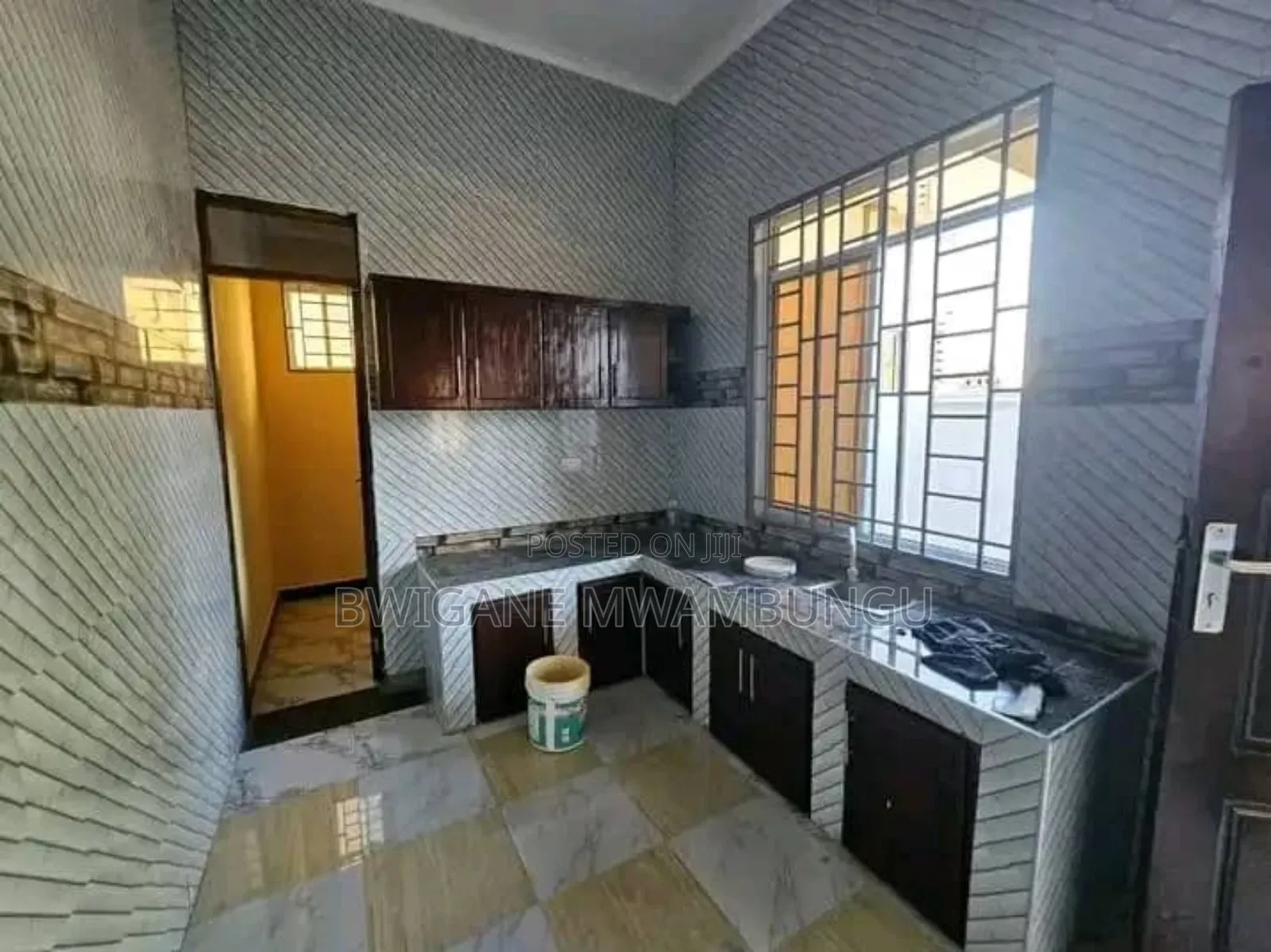 5bdrm Mansion in Matitu Stend, Charambe for sale