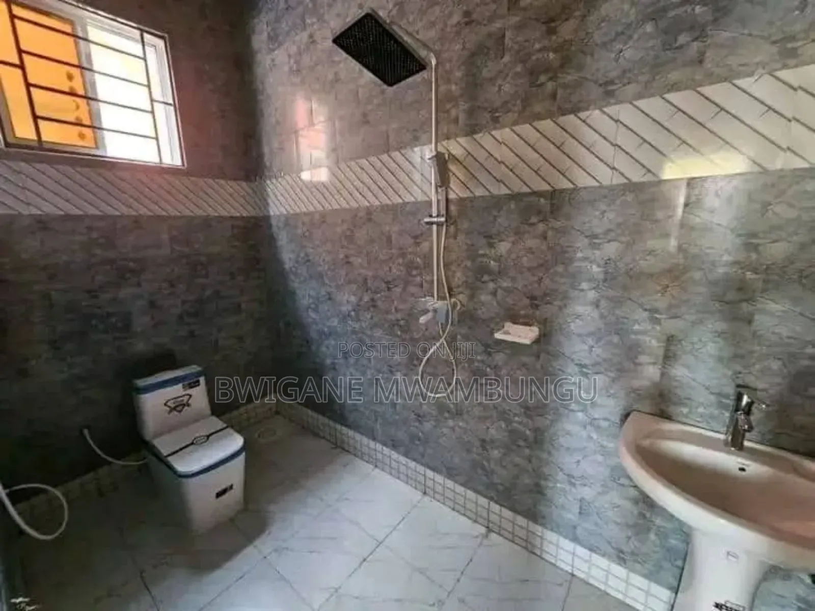 5bdrm Mansion in Matitu Stend, Charambe for sale
