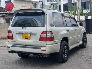 Toyota Land Cruiser 2002 White