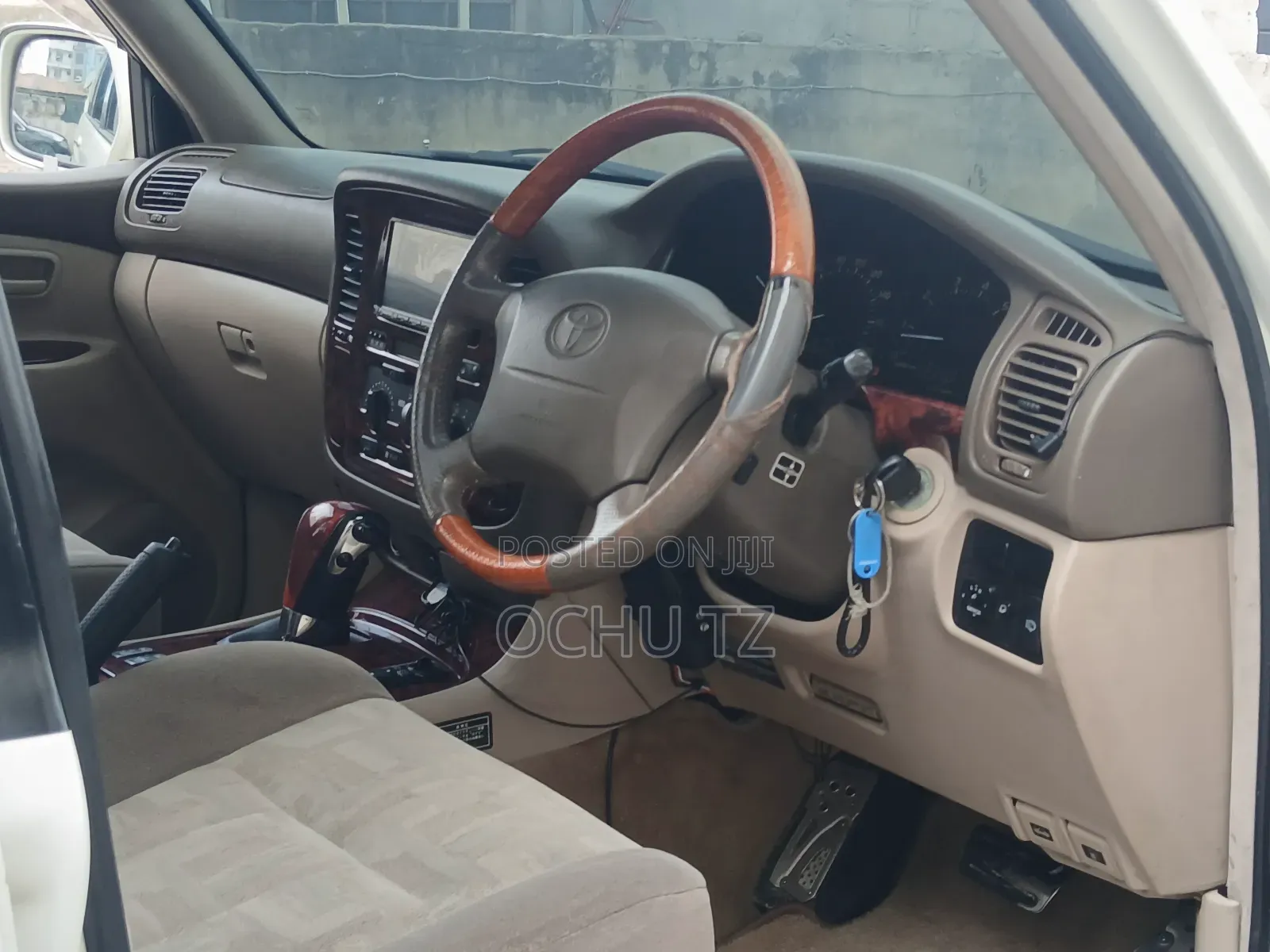 Toyota Land Cruiser 2002 White