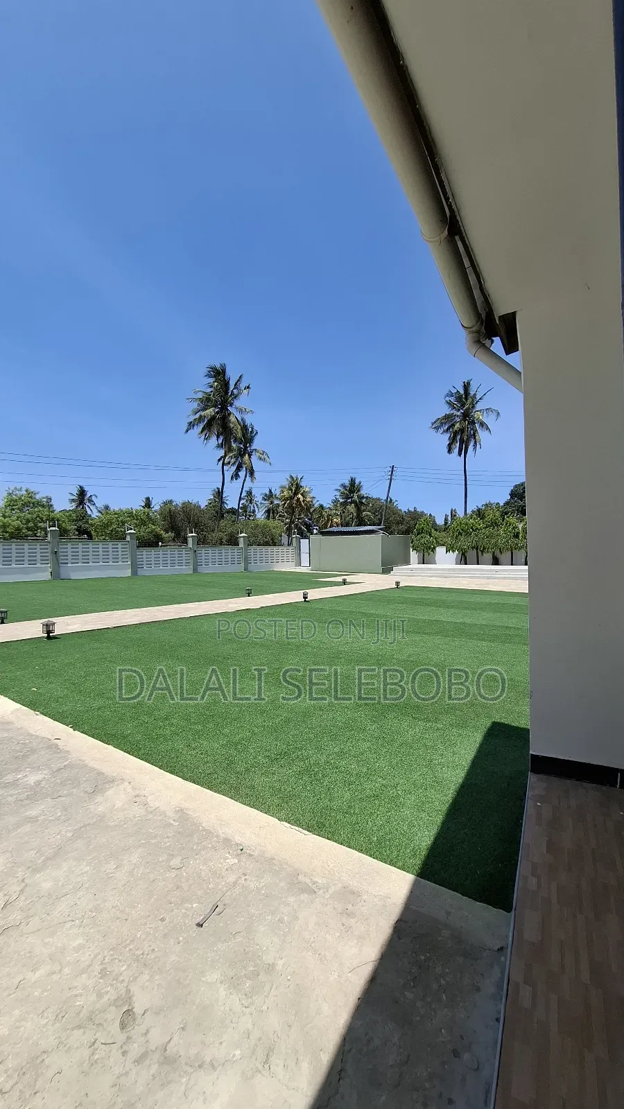Big Space Fenced With Private Office Pia