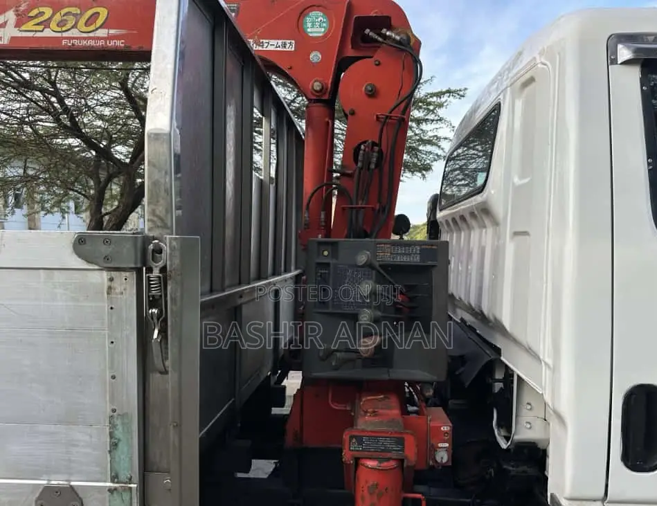 Mitsubishi Canter Crane 3.5 Tonnes Unregistered(Chasis) Mpya.