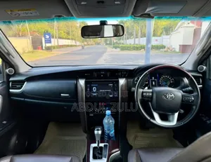 Toyota Fortuner 2018 Silver