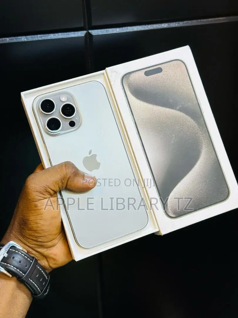 New Apple iPhone 15 Pro Max 256 GB Silver