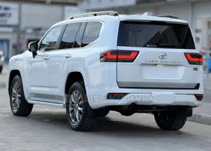 Toyota Land Cruiser 2024 White