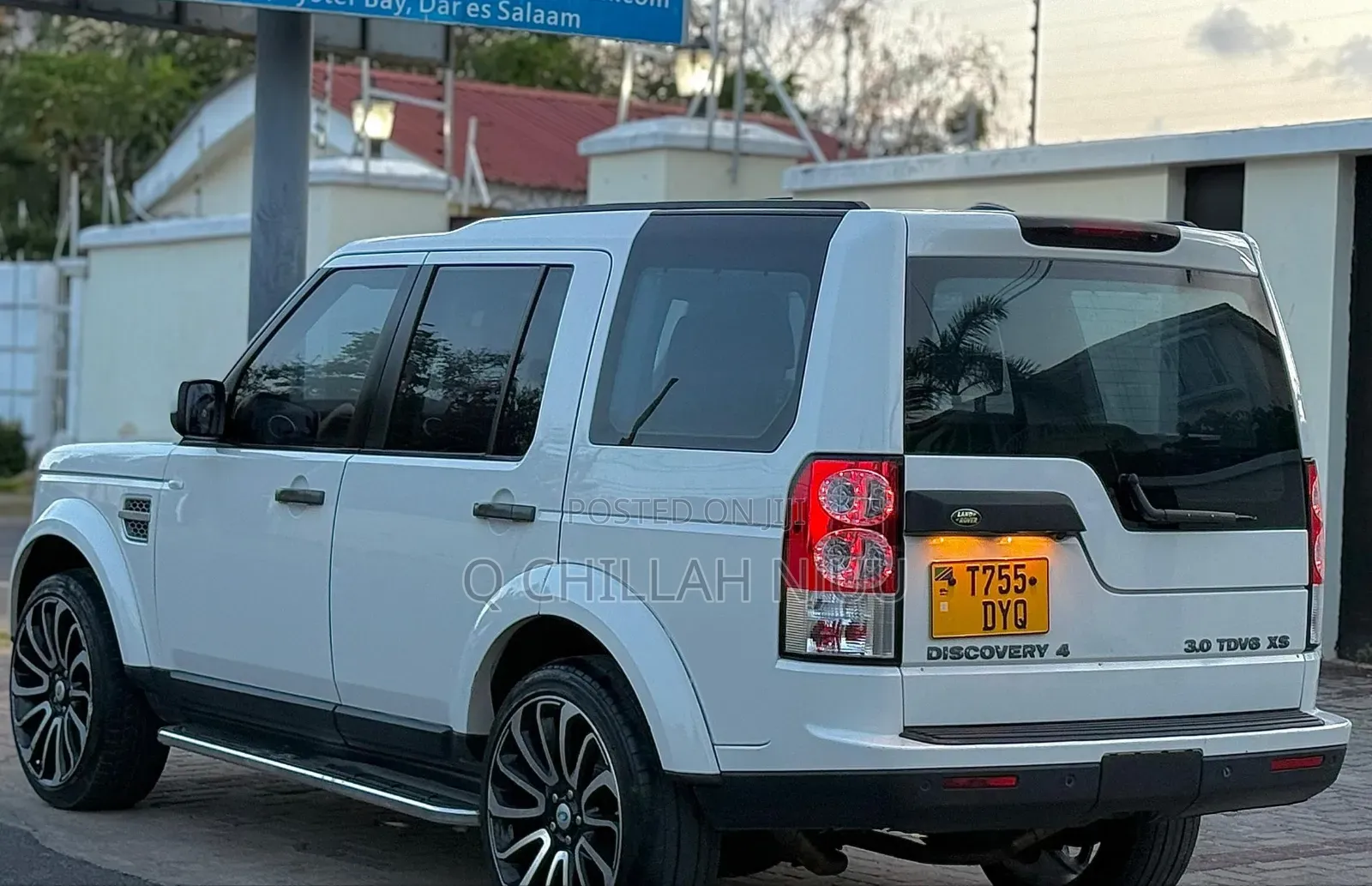 Land Rover Discovery 2010 White