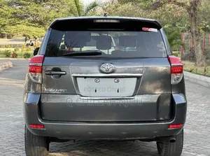 Toyota Vanguard 2010 Gray