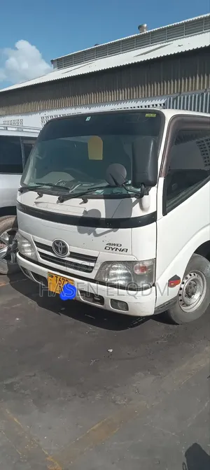 Toyota Dyna 2014 White