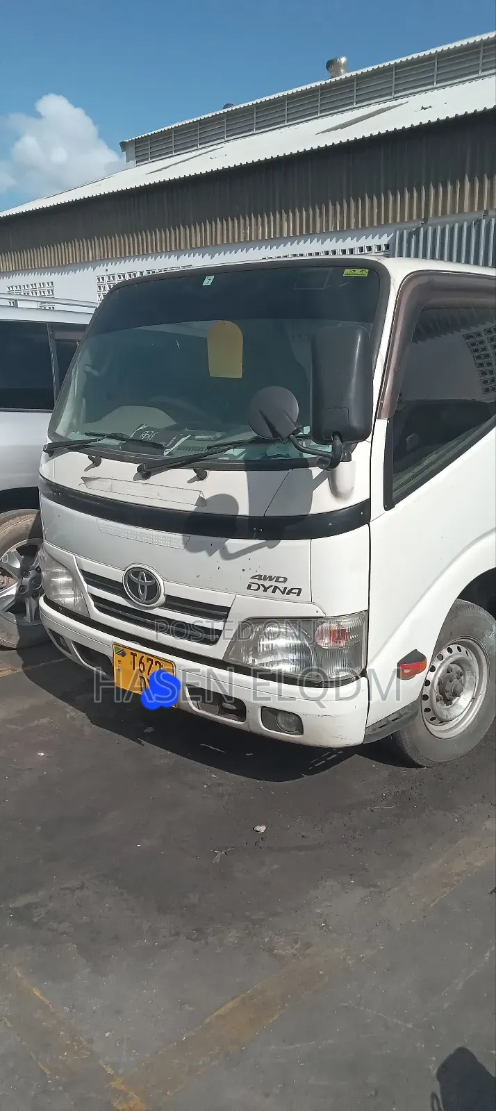 Toyota Dyna 2014 White