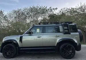 Land Rover Defender 2022 Green