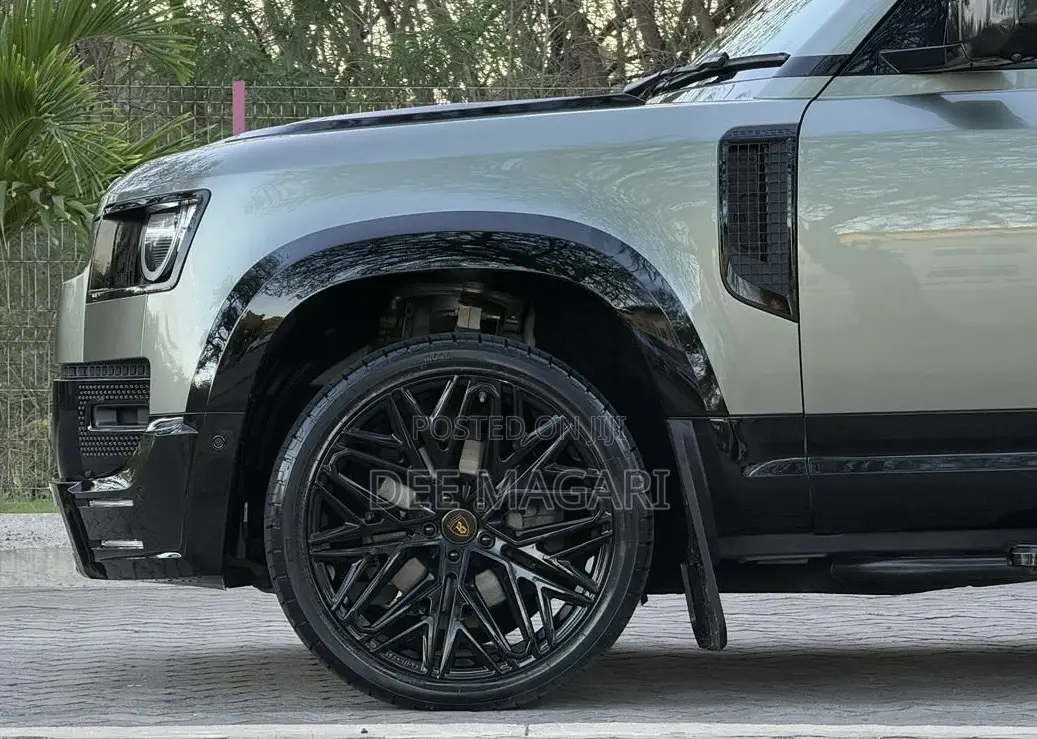 Land Rover Defender 2022 Green