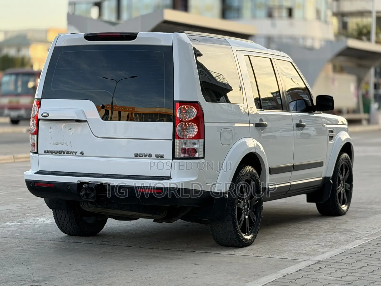 Land Rover Discovery 2011 White