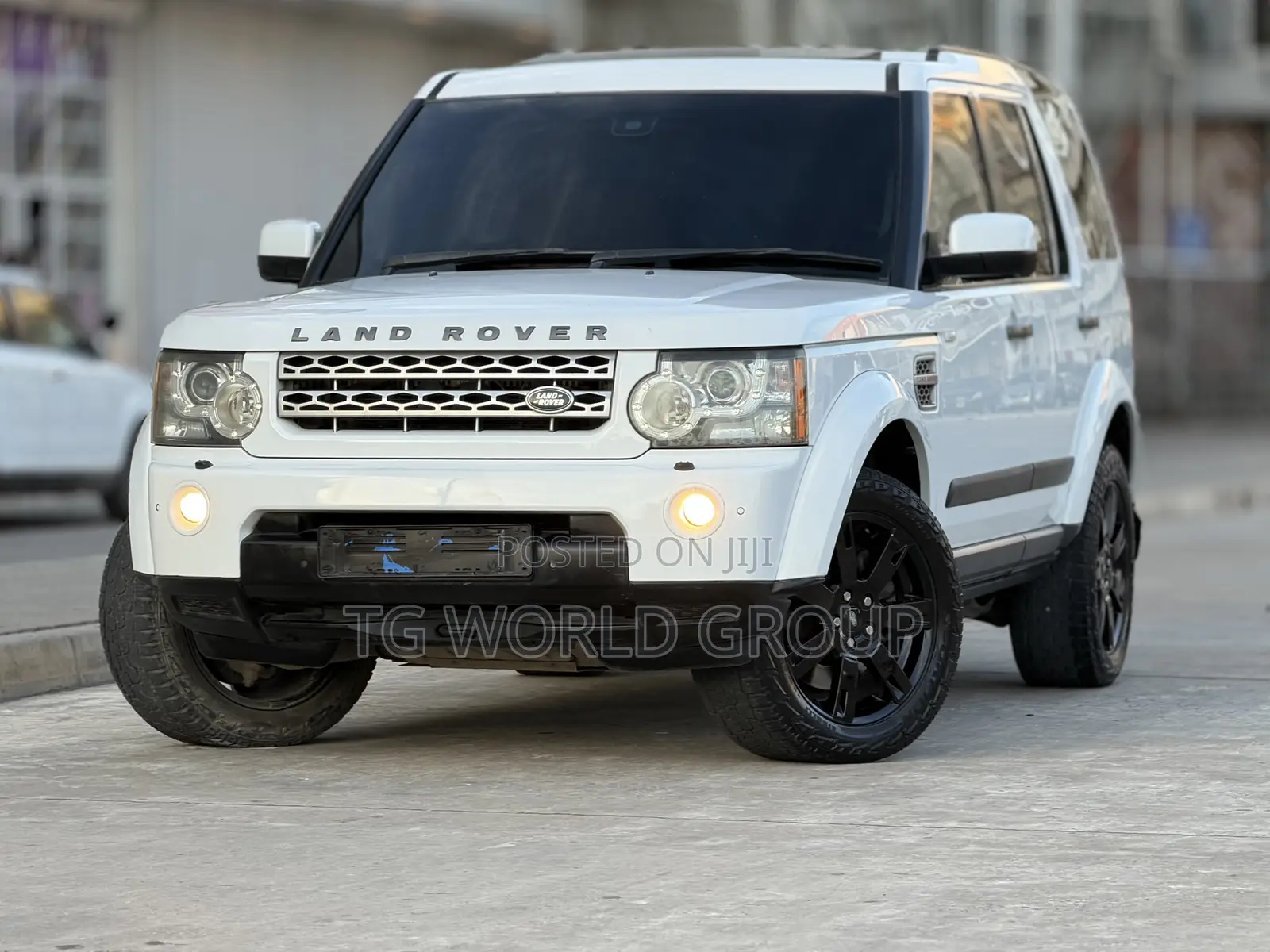 Land Rover Discovery 2011 White