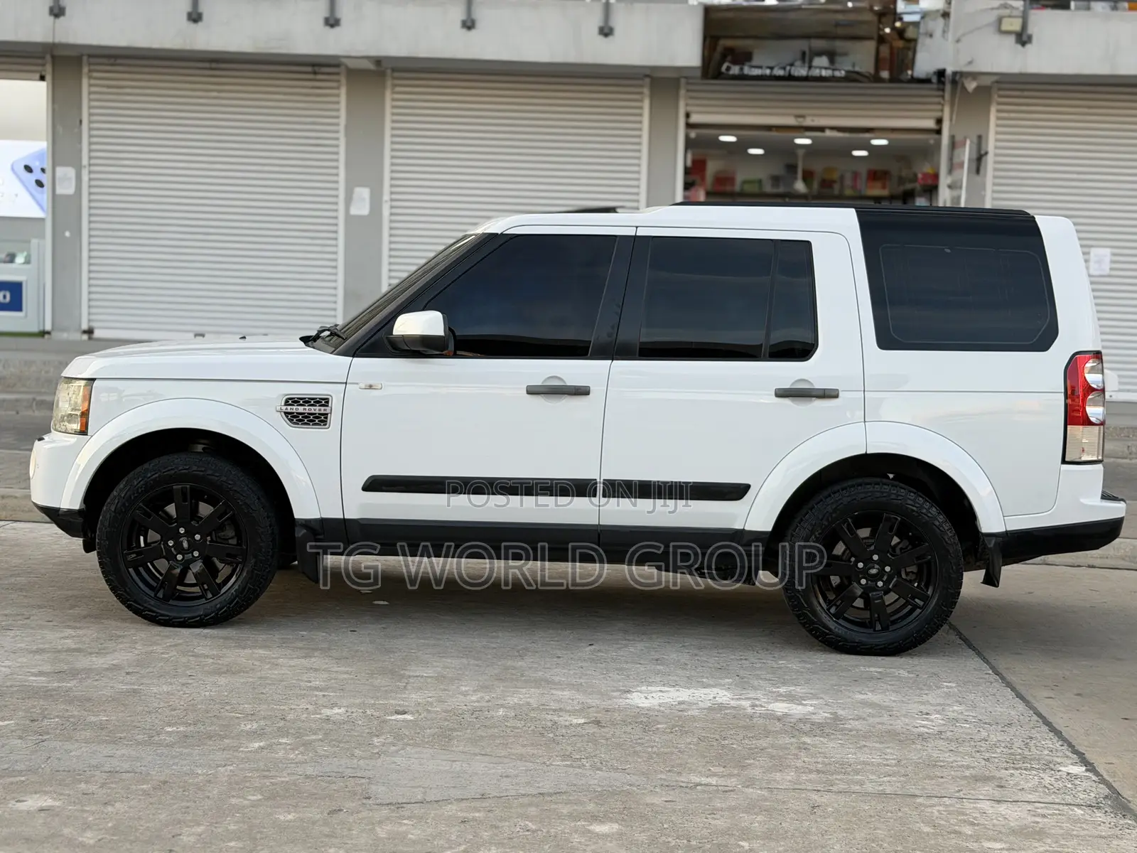 Land Rover Discovery 2011 White