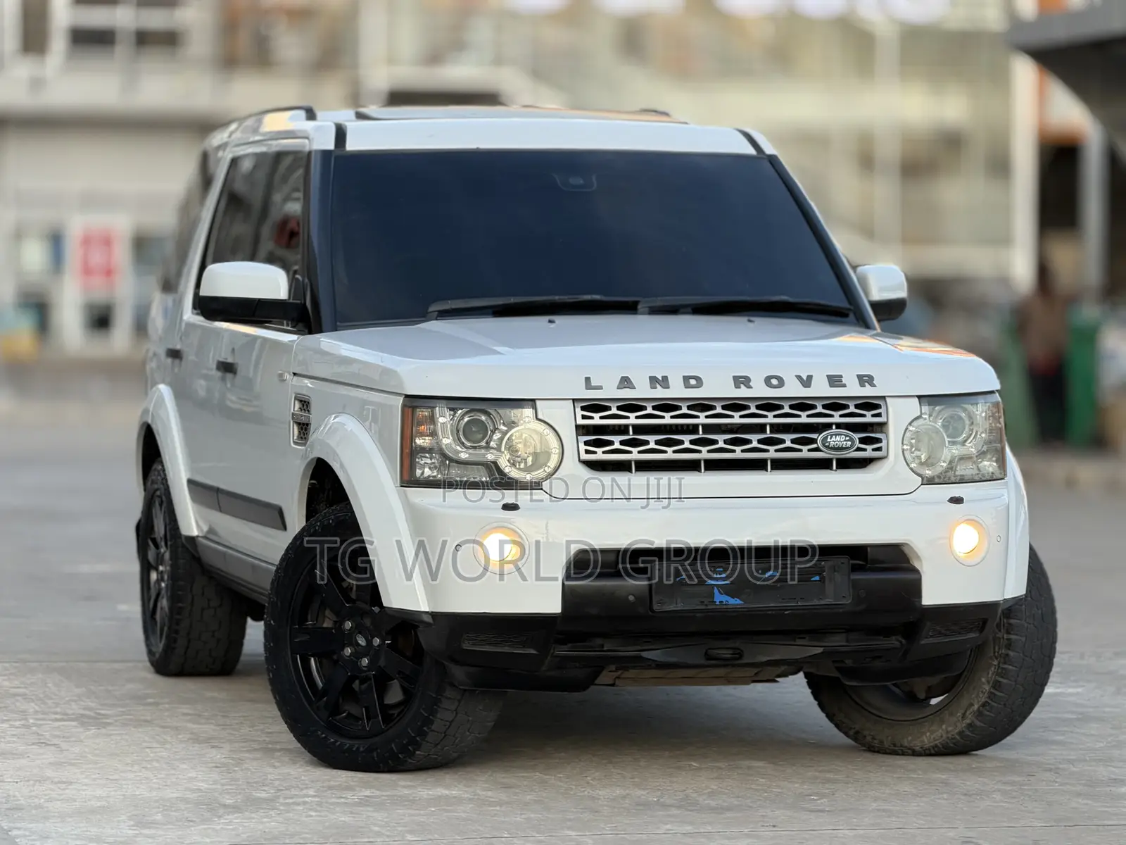 Land Rover Discovery 2011 White