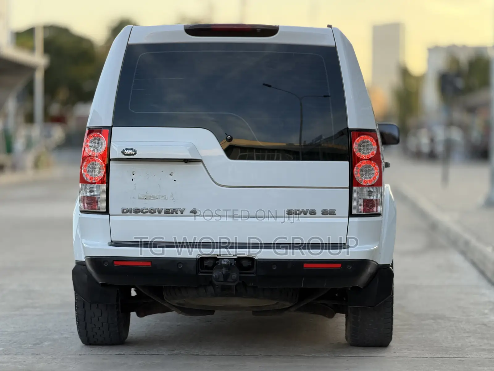 Land Rover Discovery 2011 White