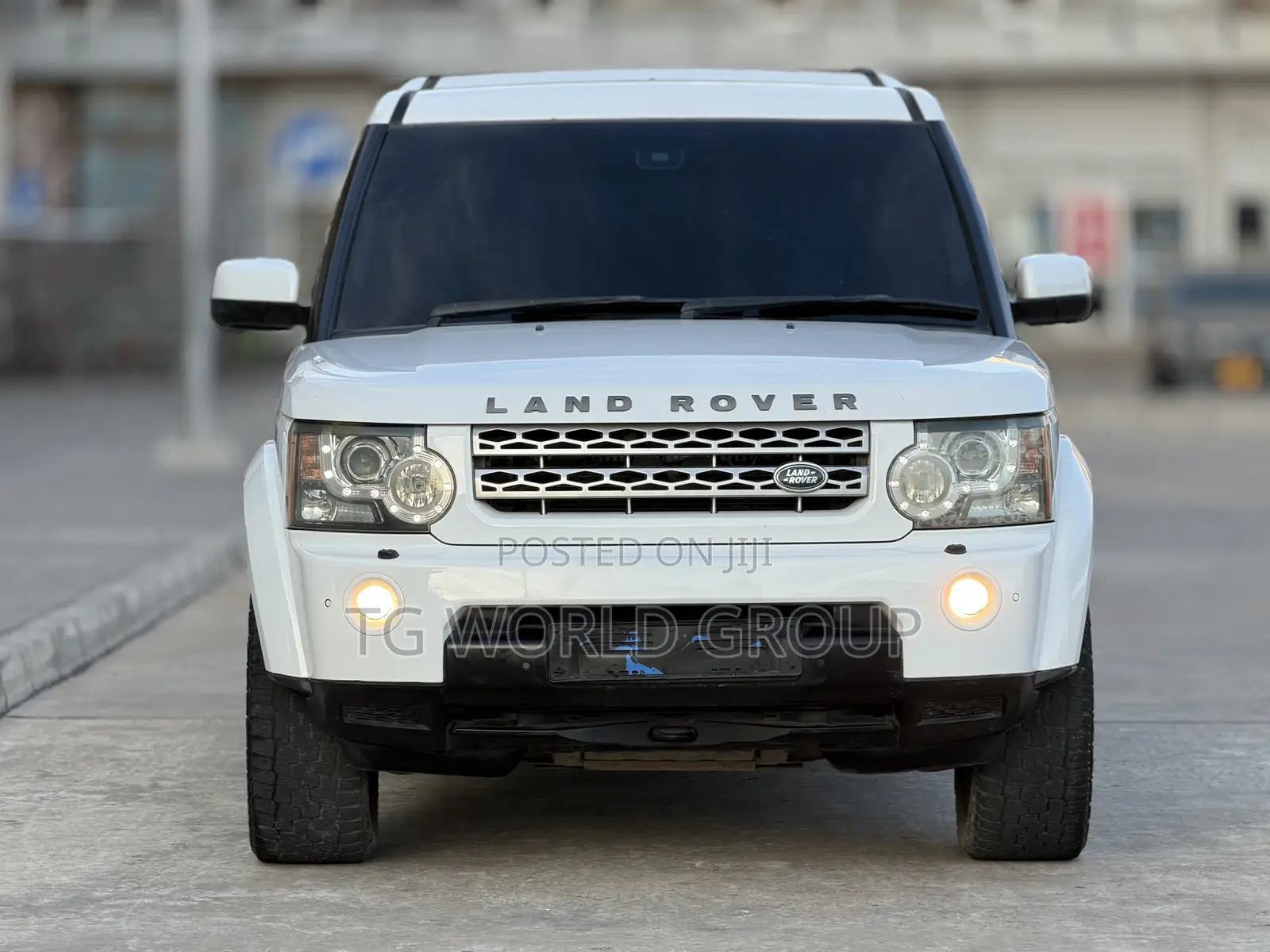Land Rover Discovery 2011 White