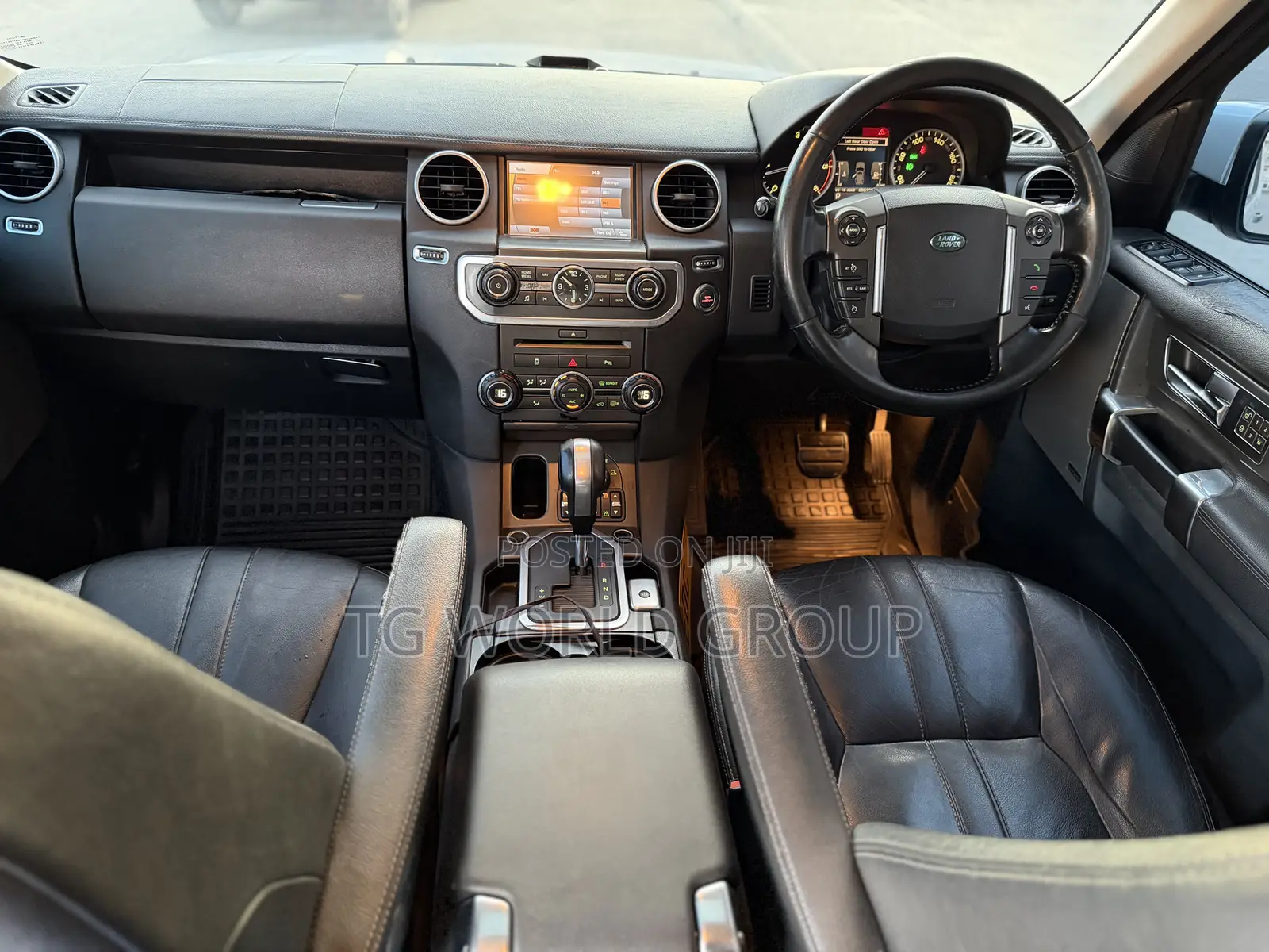 Land Rover Discovery 2011 White