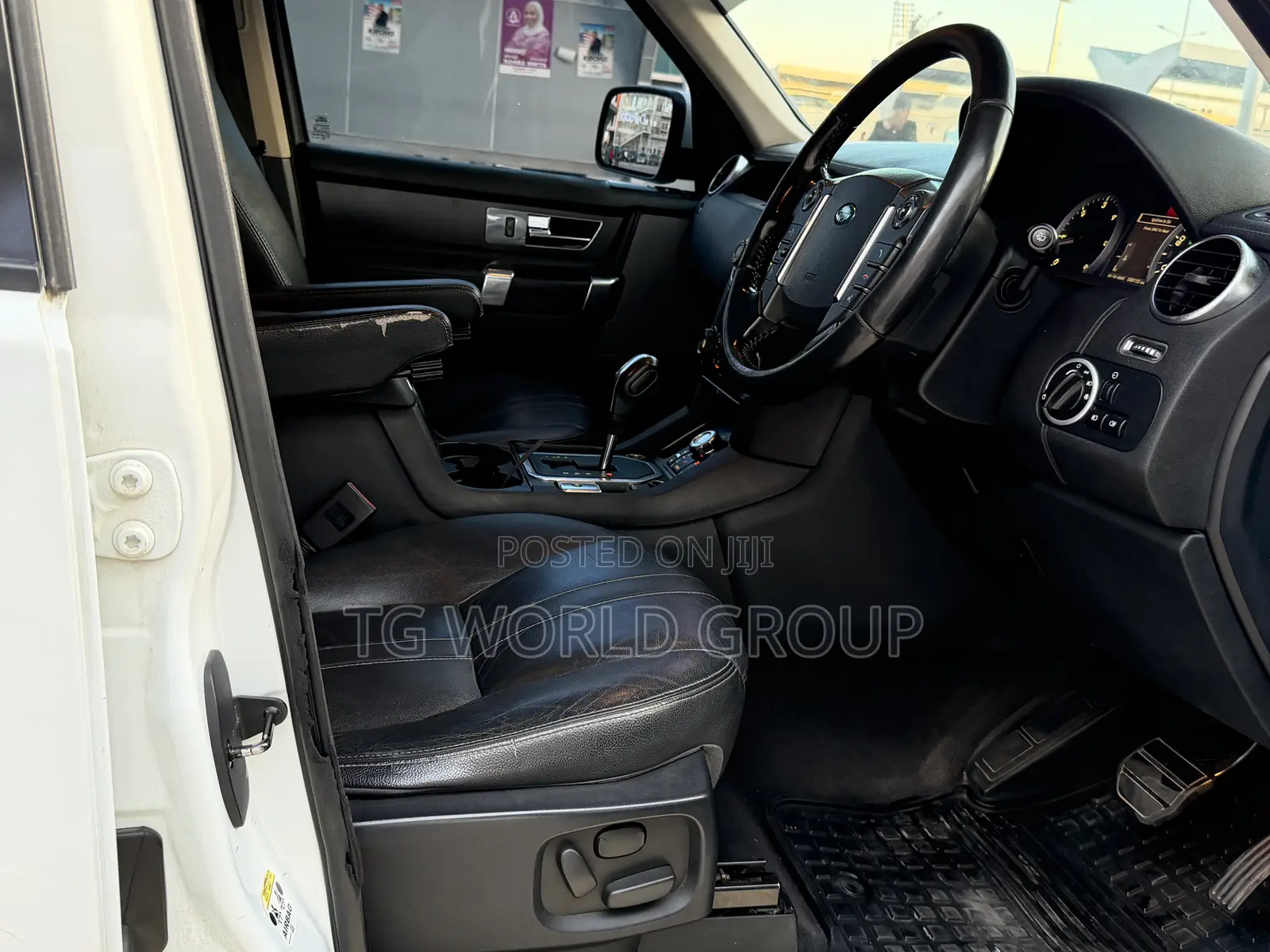 Land Rover Discovery 2011 White