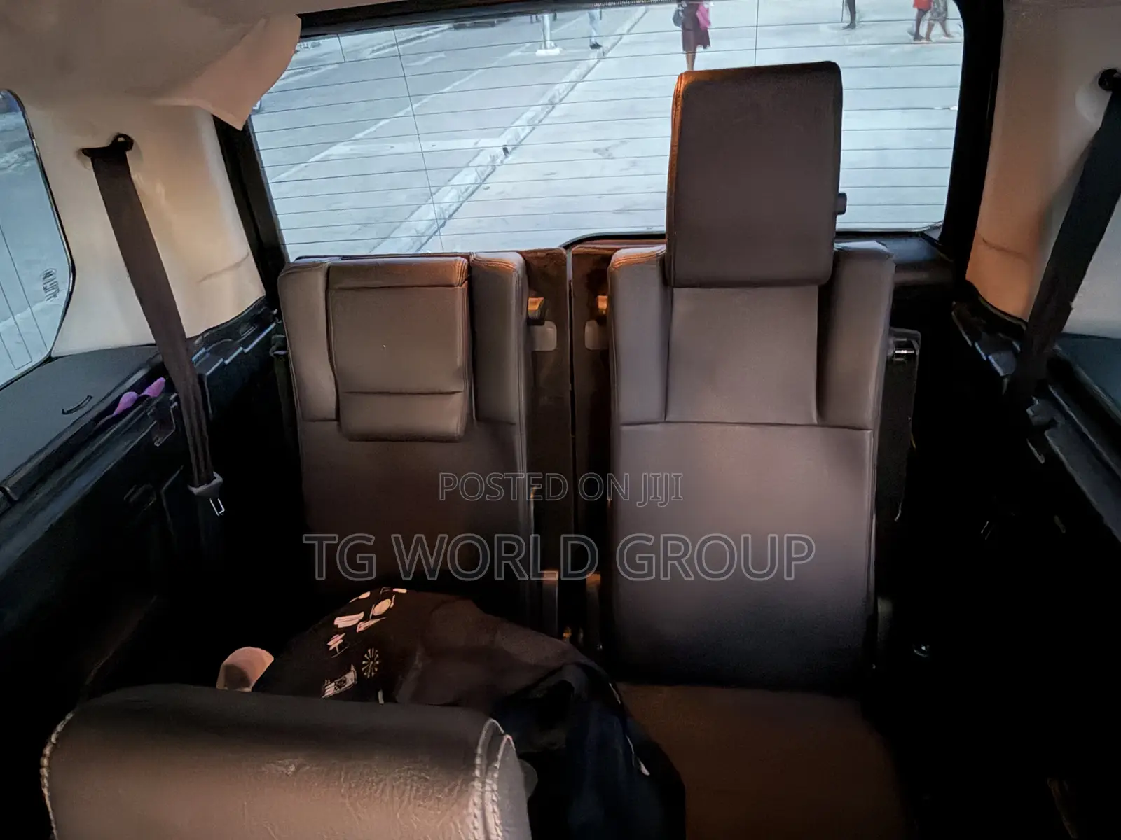 Land Rover Discovery 2011 White