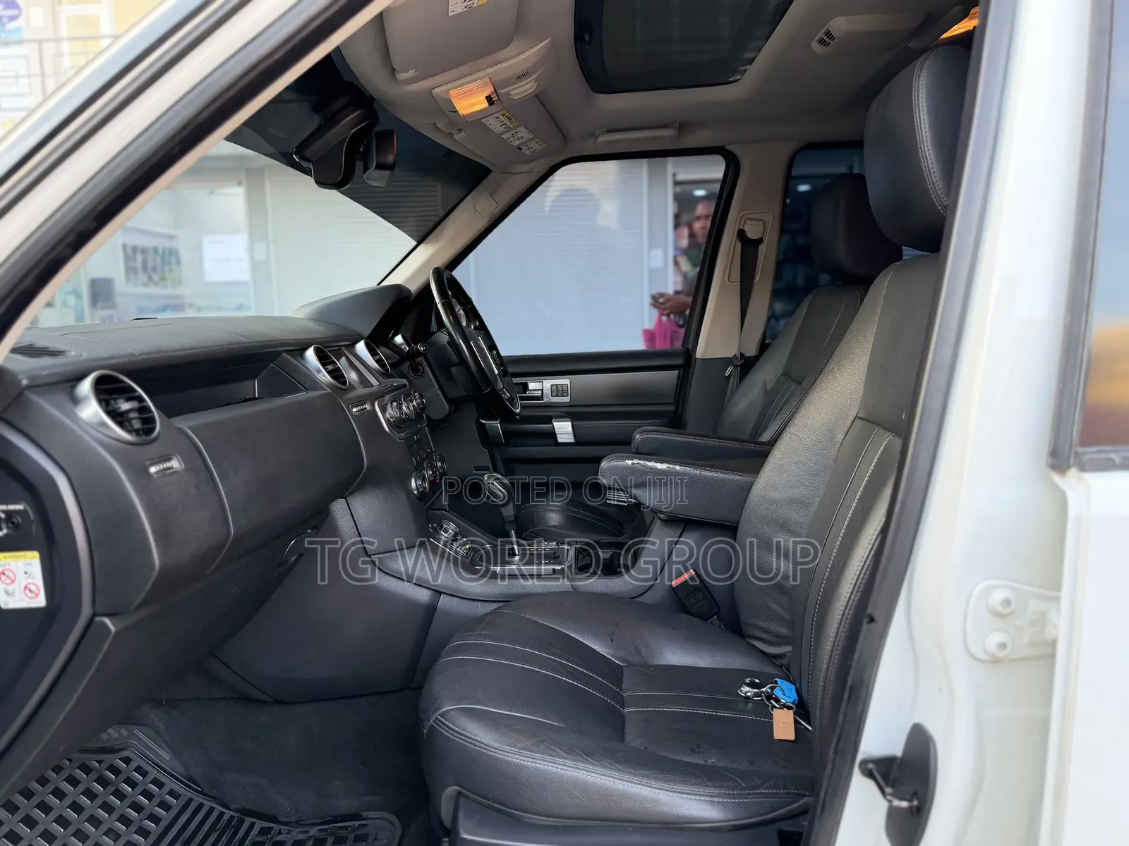 Land Rover Discovery 2011 White