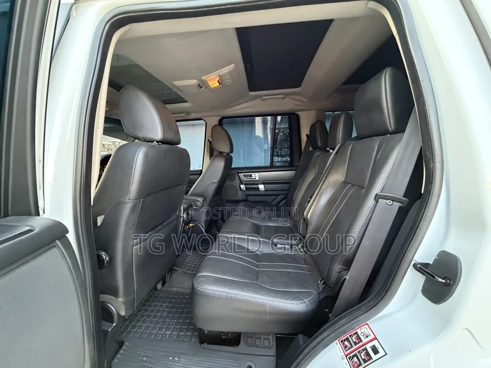Land Rover Discovery 2011 White