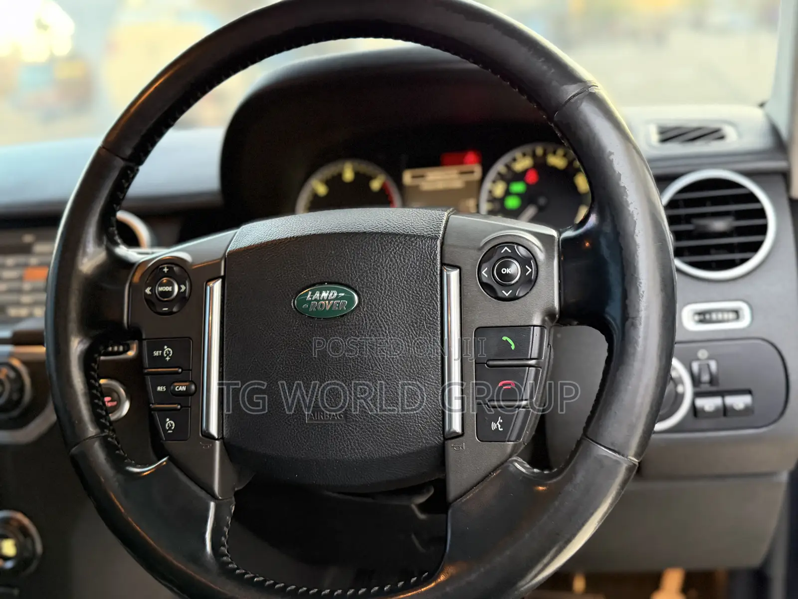 Land Rover Discovery 2011 White