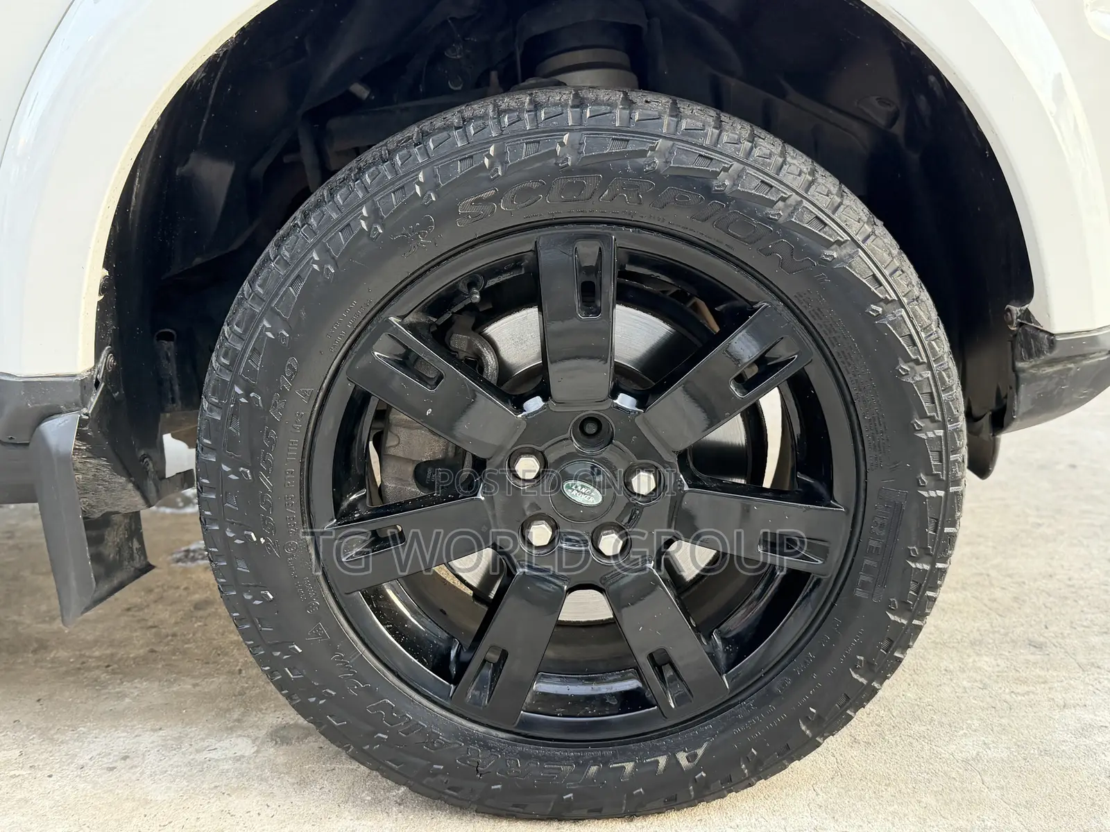 Land Rover Discovery 2011 White
