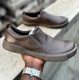 Viatu Kwa Wanaume or Men's Shoes Vimetengenezwa Kuimiri Hali Tofauti