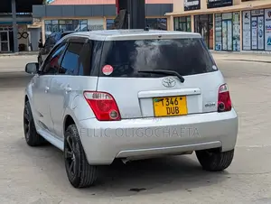 Toyota IST 2007 Silver