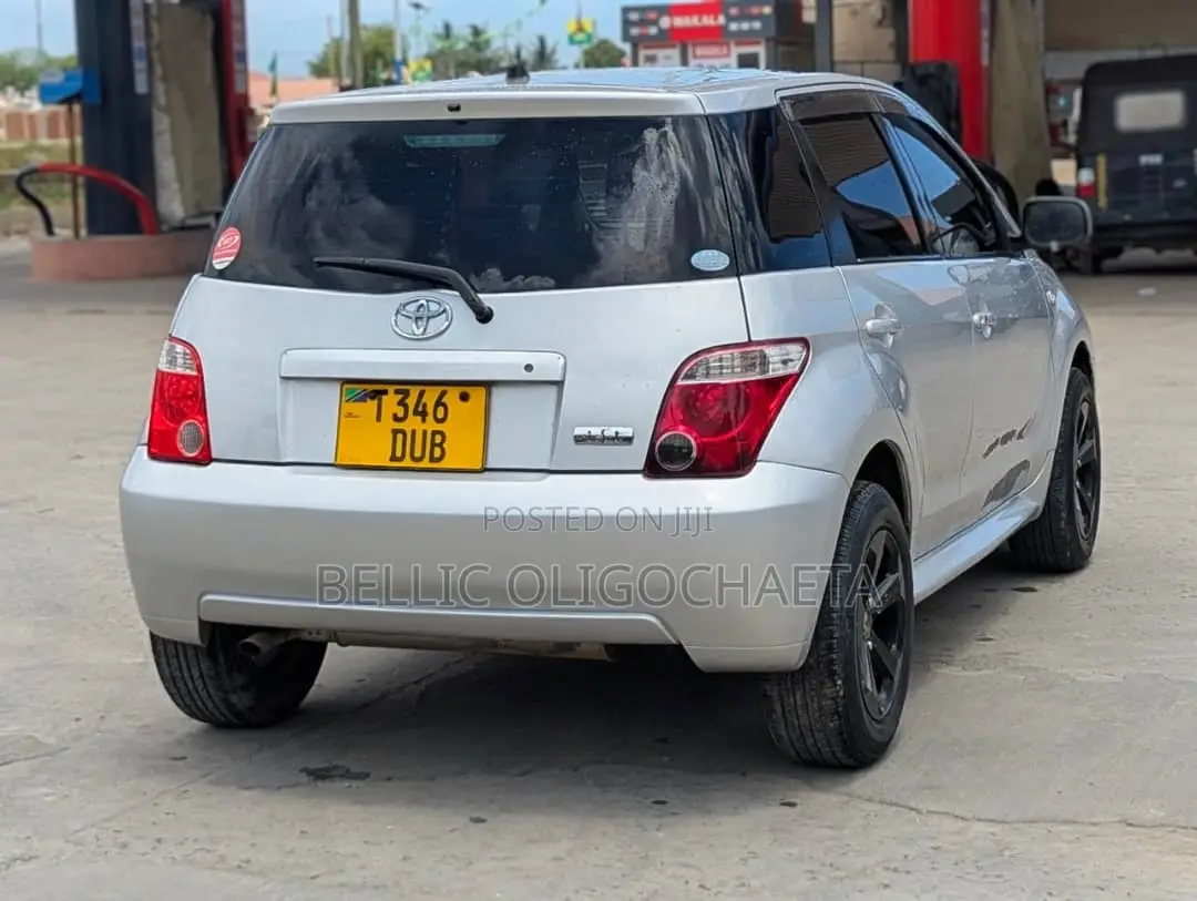 Toyota IST 2007 Silver