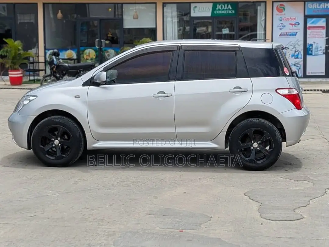Toyota IST 2007 Silver