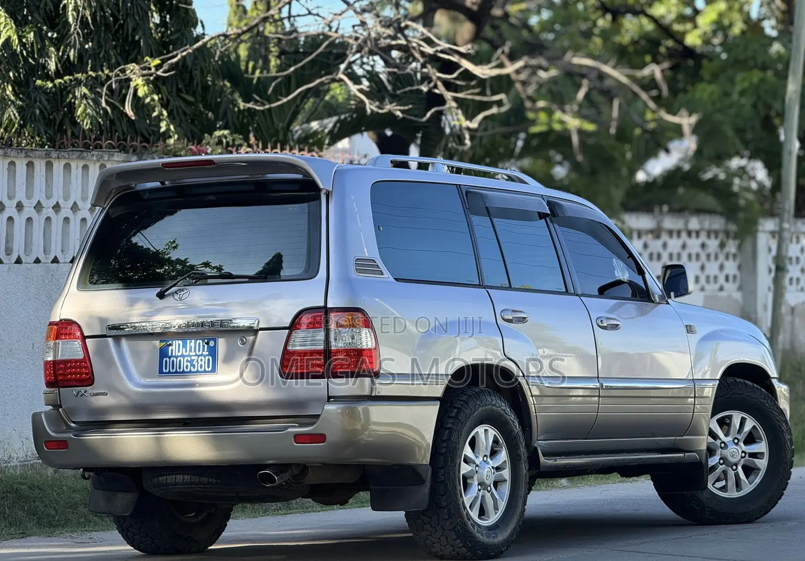 Toyota Land Cruiser 2000 Silver
