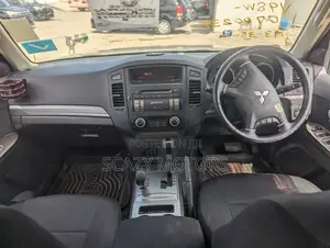 Mitsubishi Pajero 2013