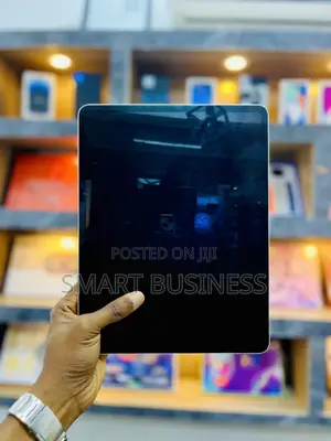 New Apple iPad Pro 12.9 (2022) 256 GB Silver