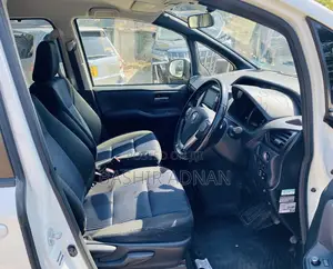 Toyota Noah 2.0 FWD (6 Seater) 2015 White