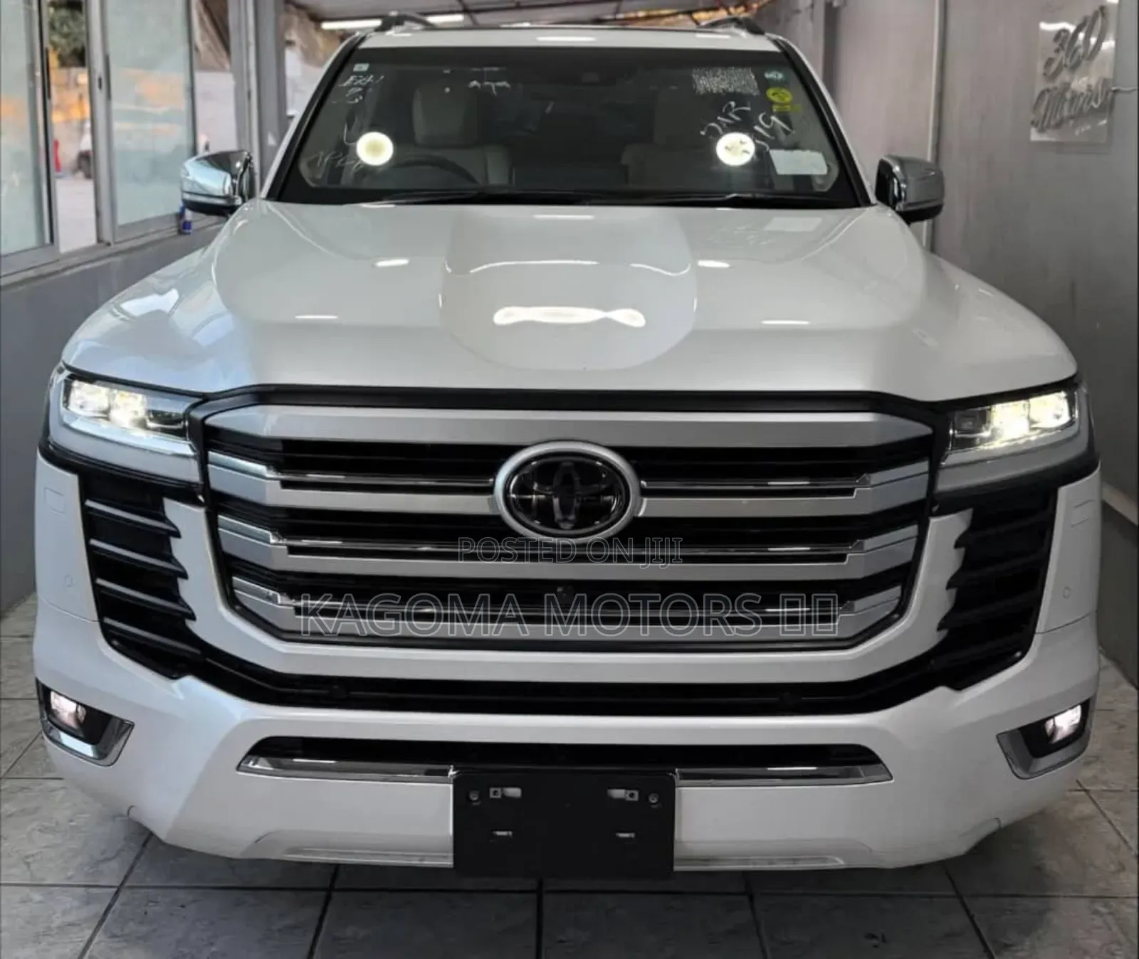 Toyota Land Cruiser 2023 White
